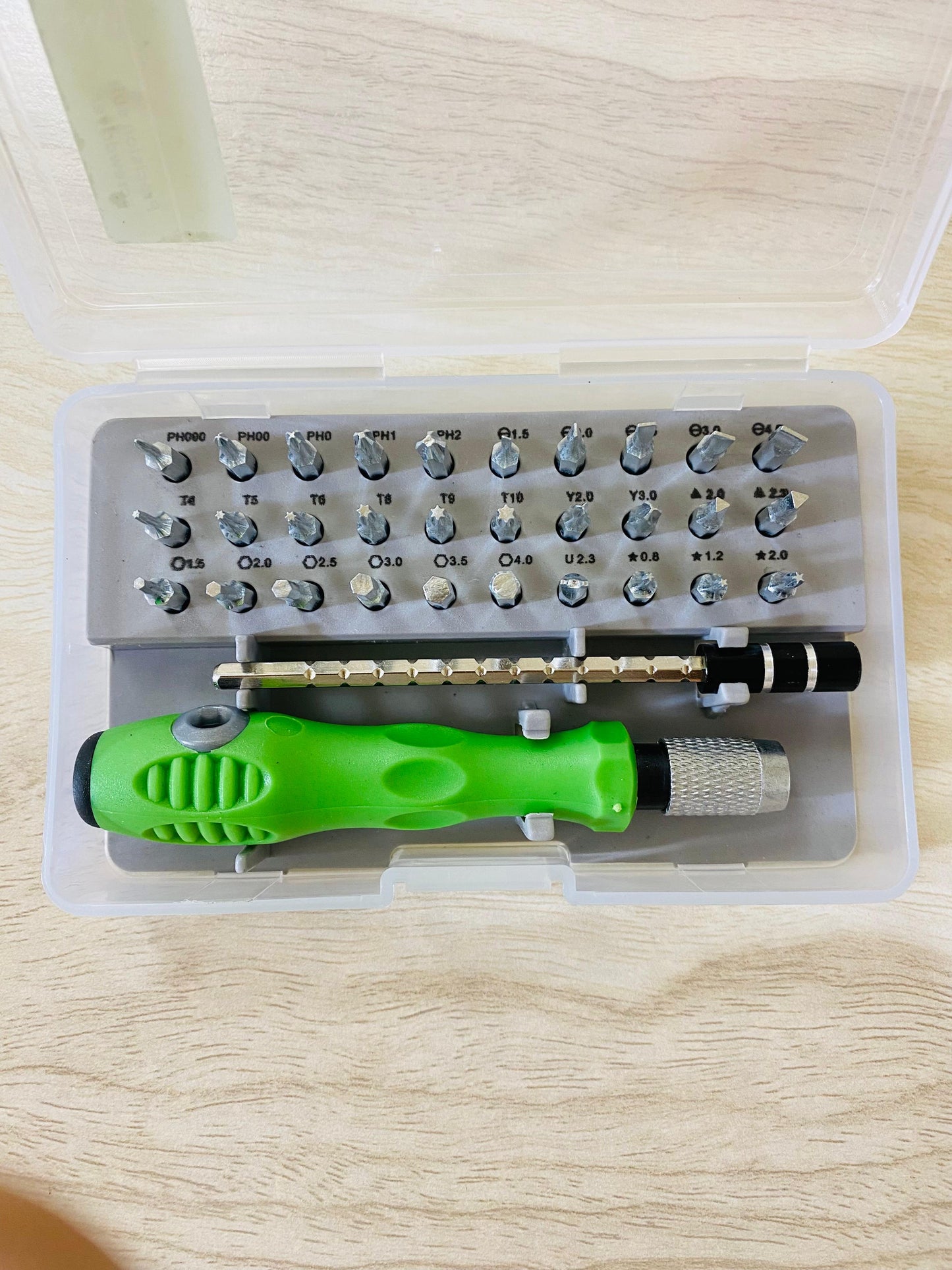 32 in 1 Multifunctional Screwdriver Set with 30 PCS Torx Phillips Magnetic Screw Driver Bits Mini Repair Tool for Phone Watch PC