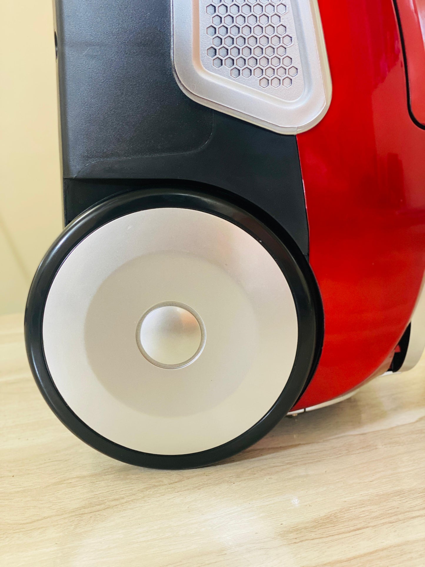 Kolax 2000W Vacuum Cleaner 4L-752803