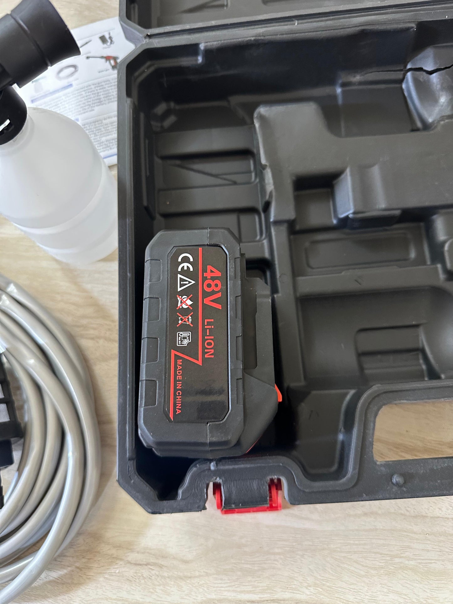 Rechargeable pressure washer 48v 2 batteries