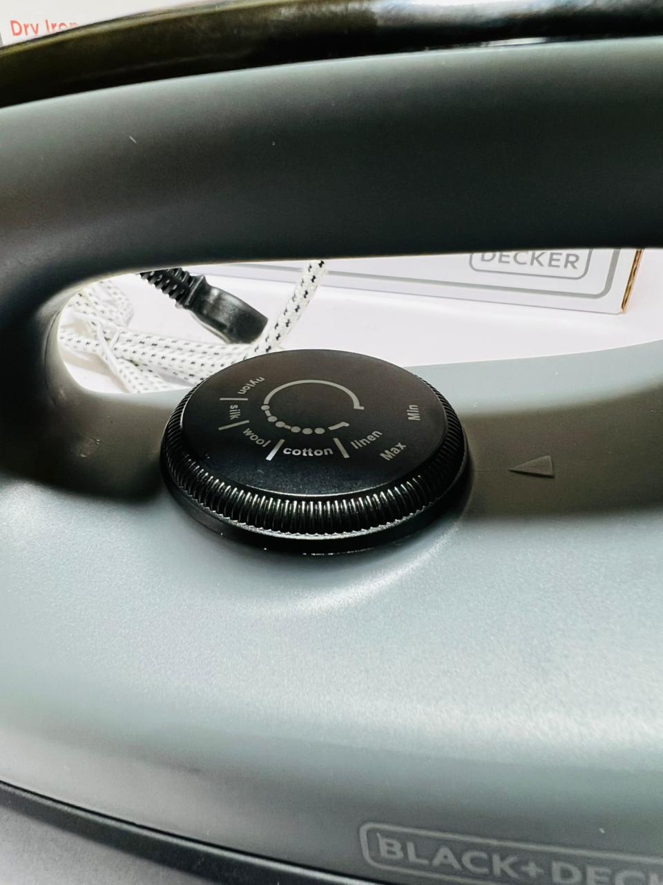 Black And Decor Dry Iron 1100W