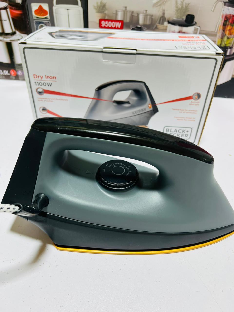 Black And Decor Dry Iron 1100W